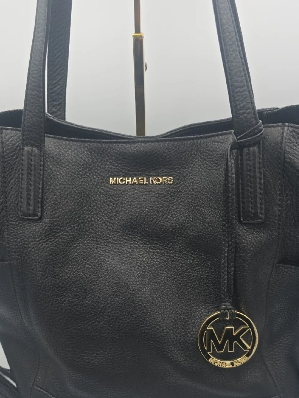 Michael Kors Black Pebbled Leather Tassle Large Tote W/ Gold MK Charm (EUC)✨️🖤✨